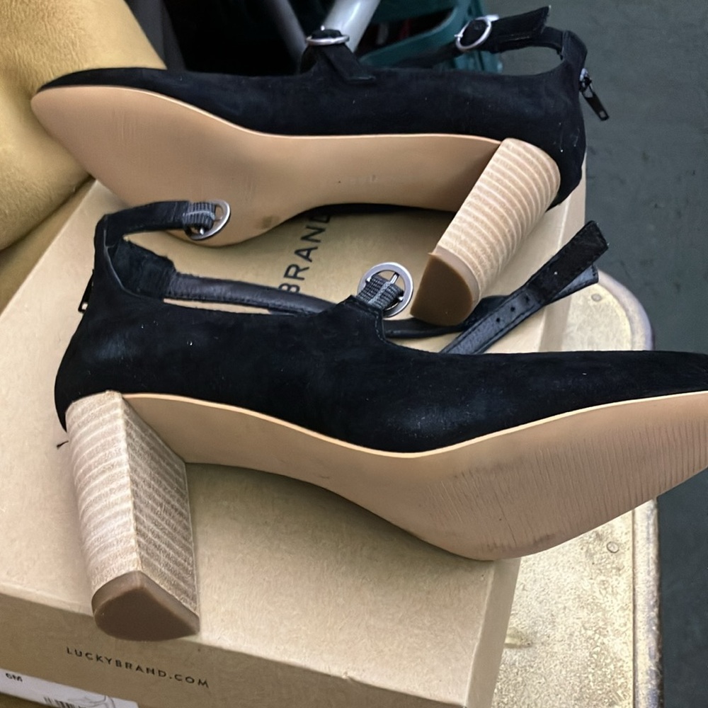 Lucky Brand Black Textured Heels size 6 - Picture 4 of 5